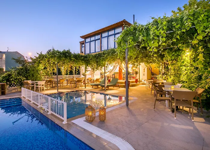 Отель Thalassies 3*